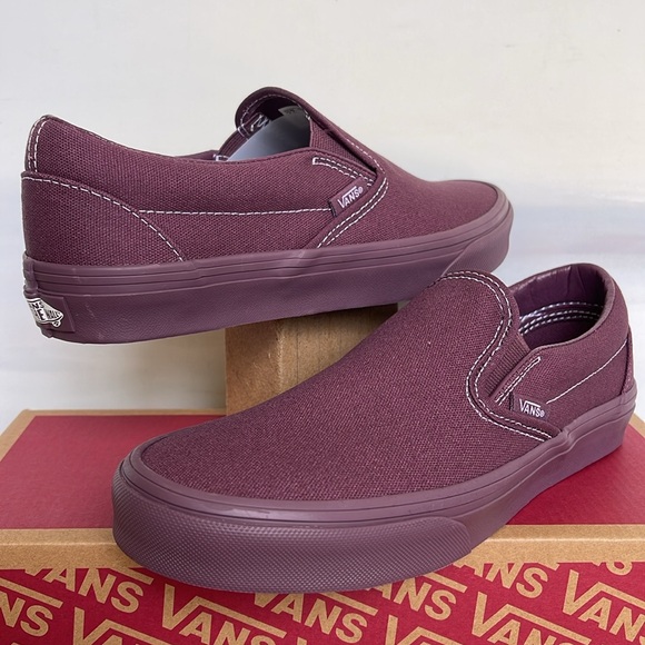 Vans WMNS Classic Slip-On
Pastel Mono Plum Wine
VN000CT5CHI
Sneakers - Picture 11 of 16